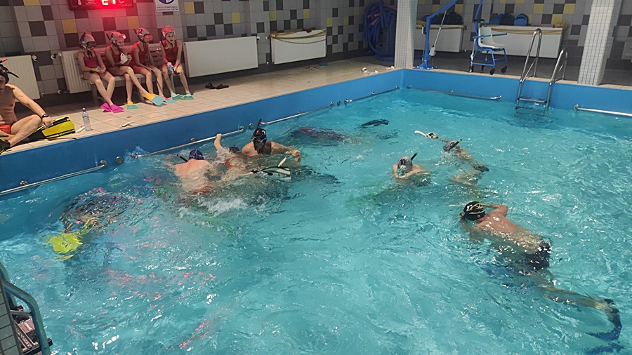 Hokej pod wodą Walenie Siemianowice Śląskie Trening 26 XI 2022. Koniec Walenia czyli Amatorska Liga Hokeja Pod Wodą